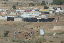 gulan-refugee-camp-afghanistan-deminers-working-lanes-halo-trust