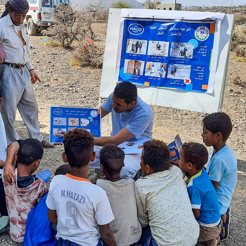 Children being taught to avoid mines in Yemen