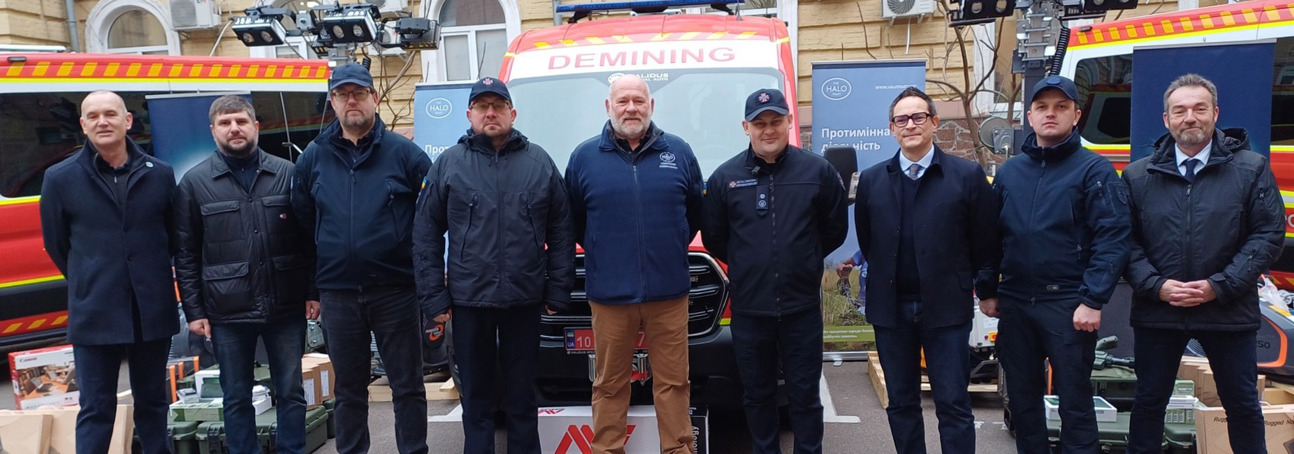 Передача обладнання службі ДСНС України для розмінування водойм 