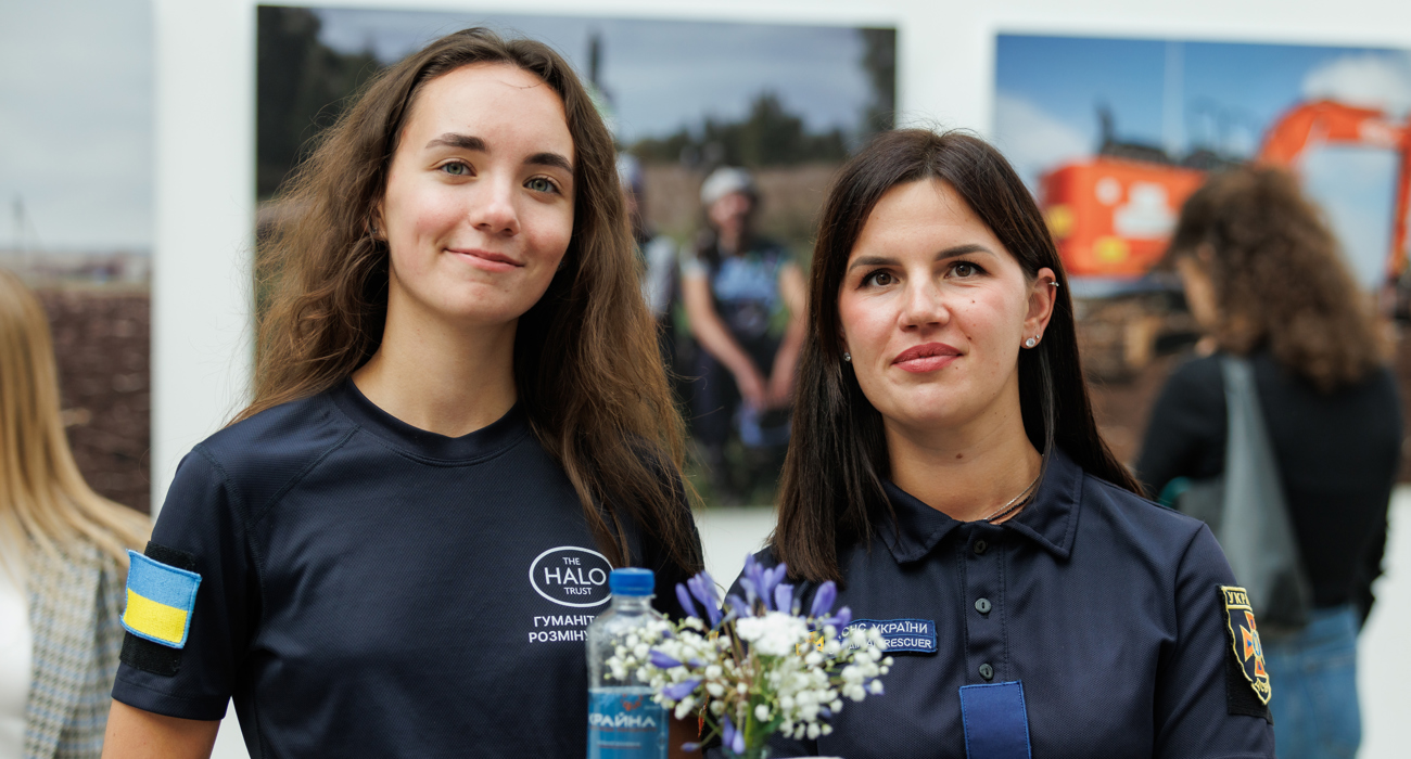 Героїні виставки, жінки-розмінувальниці HALO Ukraine та ДСНС