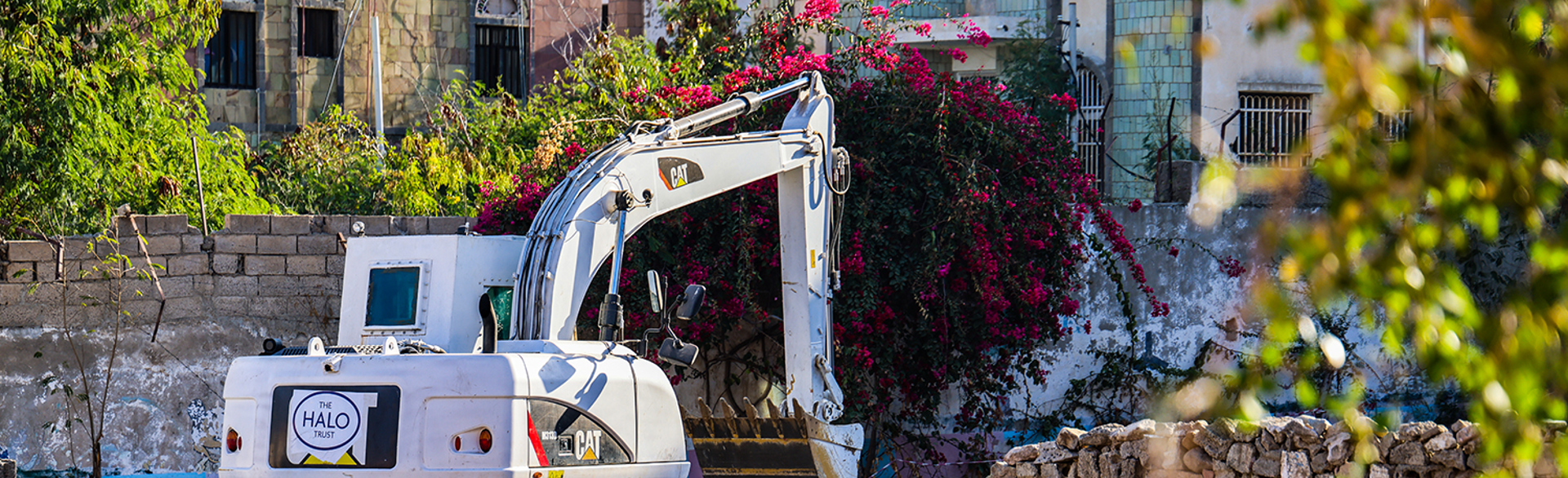 Mechanical clearance in an urban setting in Yemen