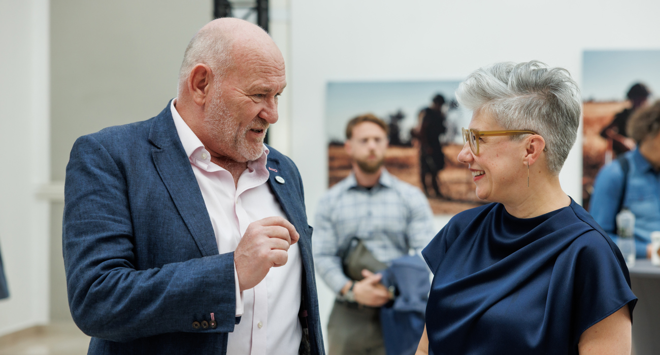 Голова HALO Ukraine Піт Сміт з пані Посолкою Канади в Україні Наталею Цмоць